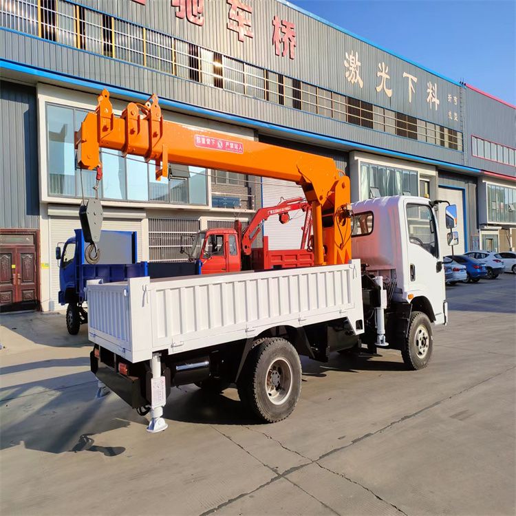 渭南市三轮随车吊定制 农用改装机自备吊中瑞长期出售